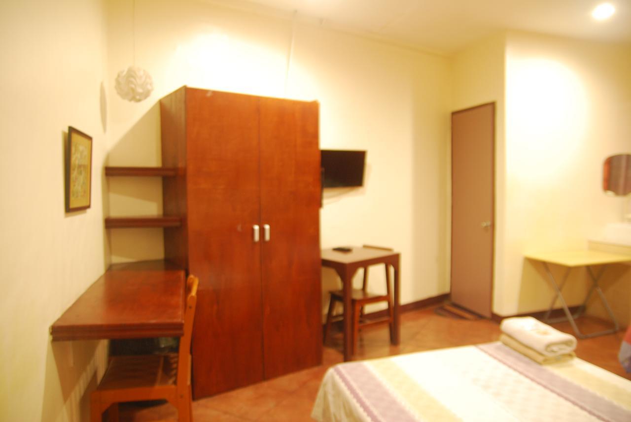 Centro Mactan Suites Lapu-Lapu City Esterno foto
